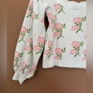 NWOT Square neck crop floral sweater